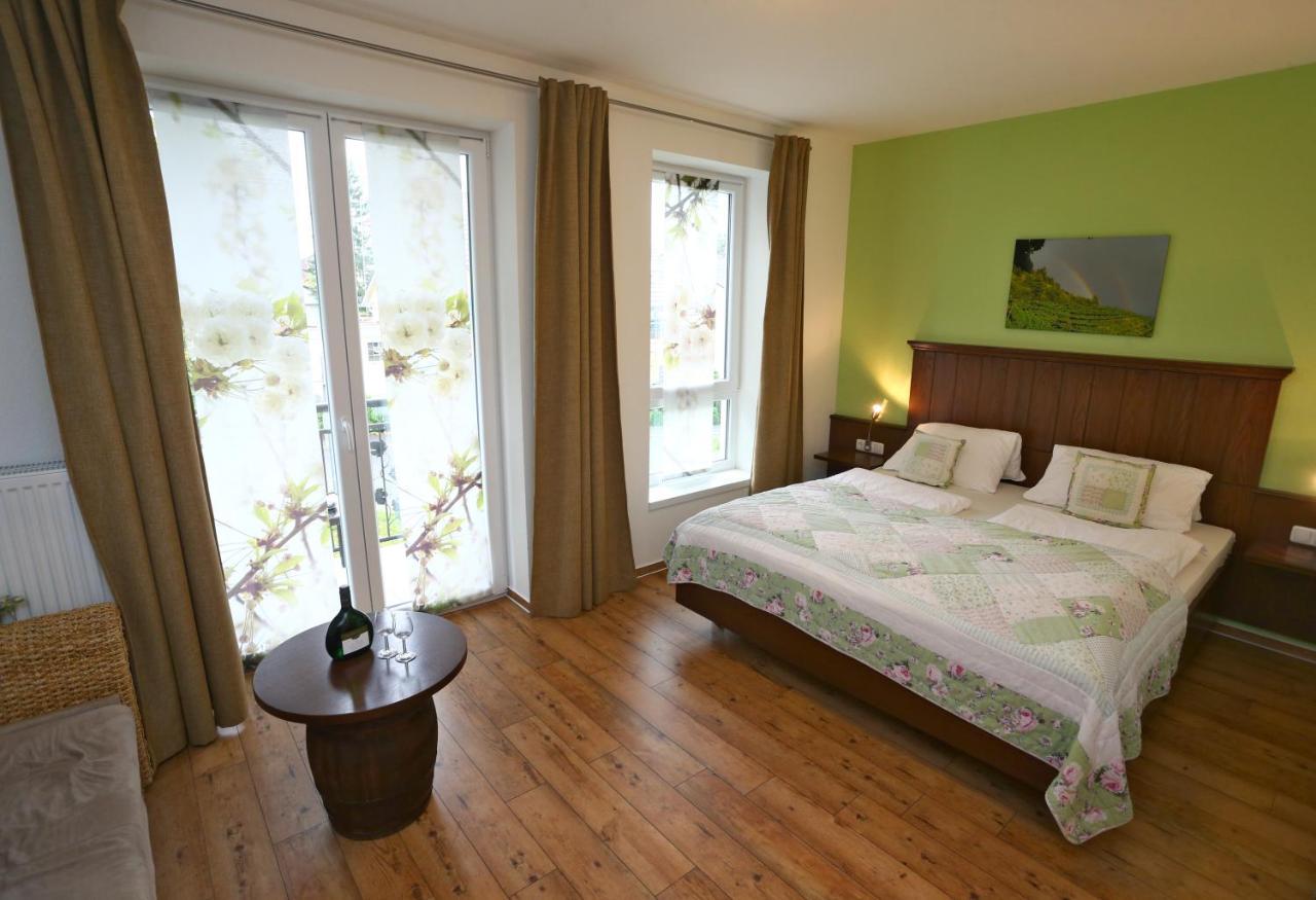 Hotel Wein-Traeume Thüngersheim Esterno foto
